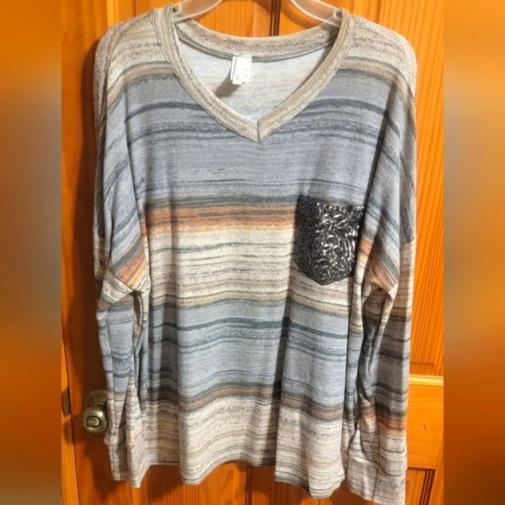 Women's 1XL V Neck Long Sleeve NWOT
